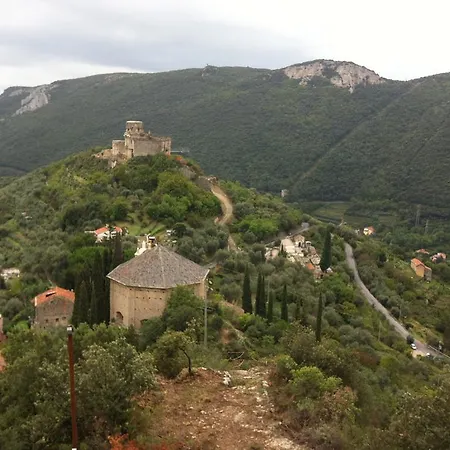 La Rocca Di Perti 农家乐 *