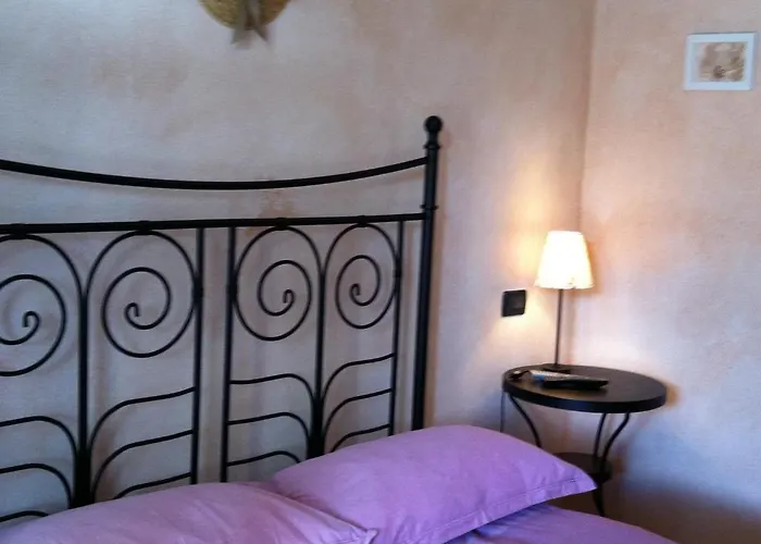 Agriturismo La Rocca Di Perti Фермерский дом *