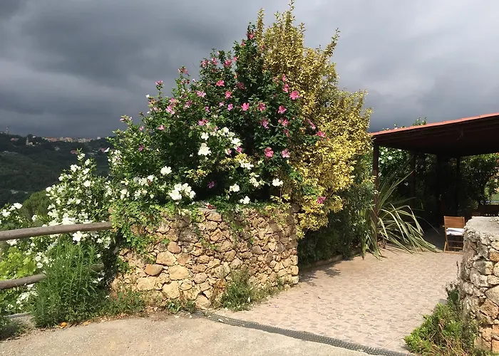 Фермерский дом Agriturismo La Rocca Di Perti Финале Лигуре