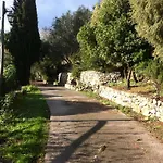 مزرعة للإقامة La Rocca Di Perti